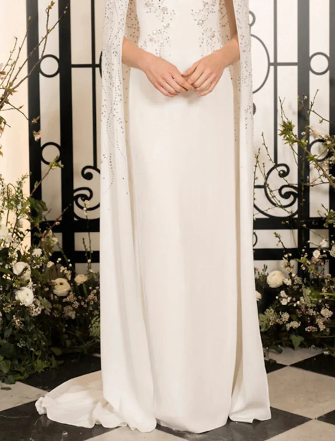 Luolandi Sheath / Column Evening Gown Elegant Dress Wedding Guest Wedding Party Floor Length Sleeveless Jewel Neck Capes Stretch Chiffon