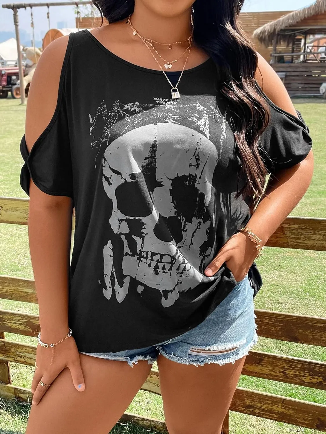 SOLY HUX Women's Plus Size Graphic Tees Skull Print Cold Shoulder Short Sleeve Summer T Shirt Tops