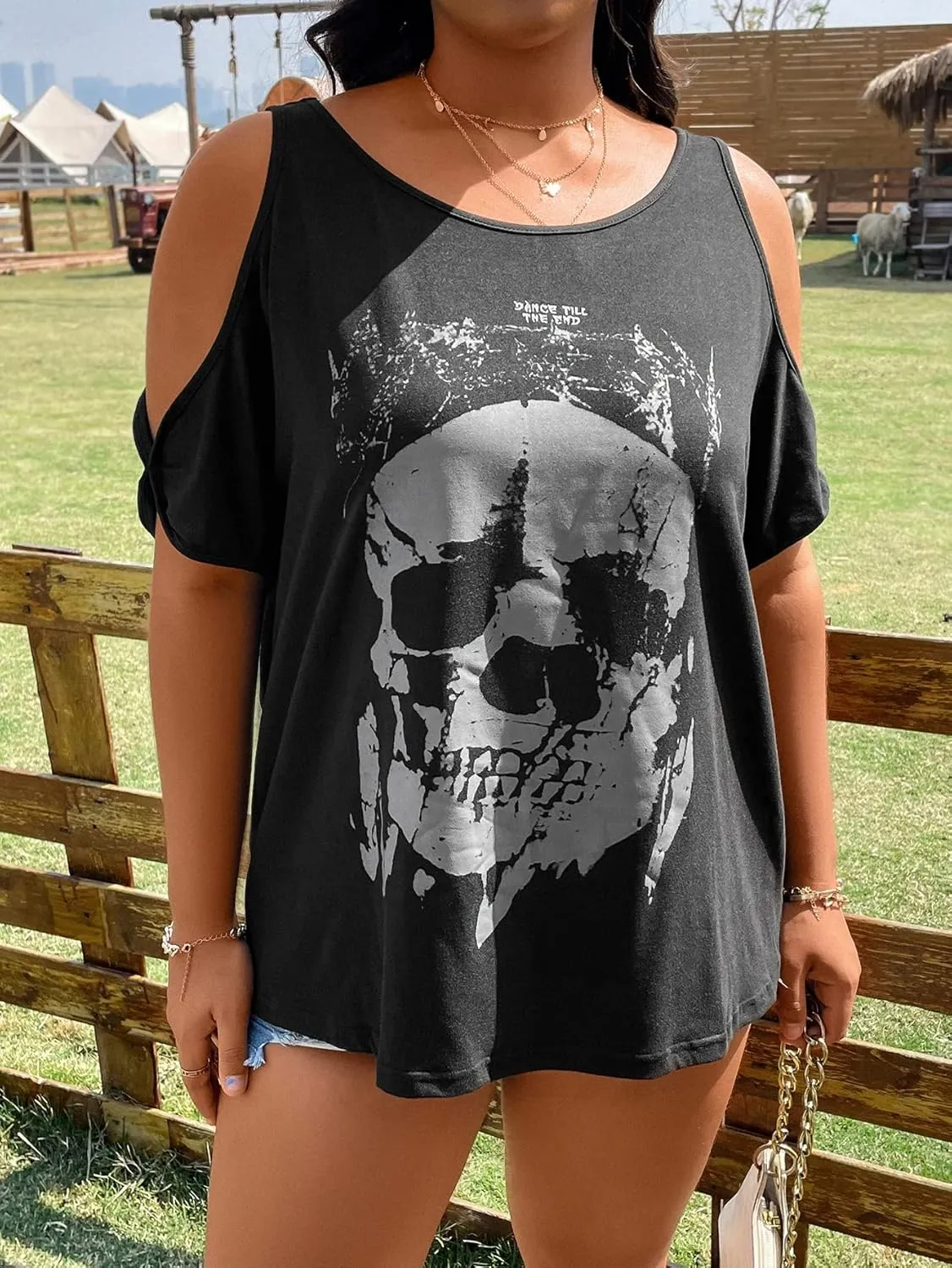 SOLY HUX Women's Plus Size Graphic Tees Skull Print Cold Shoulder Short Sleeve Summer T Shirt Tops