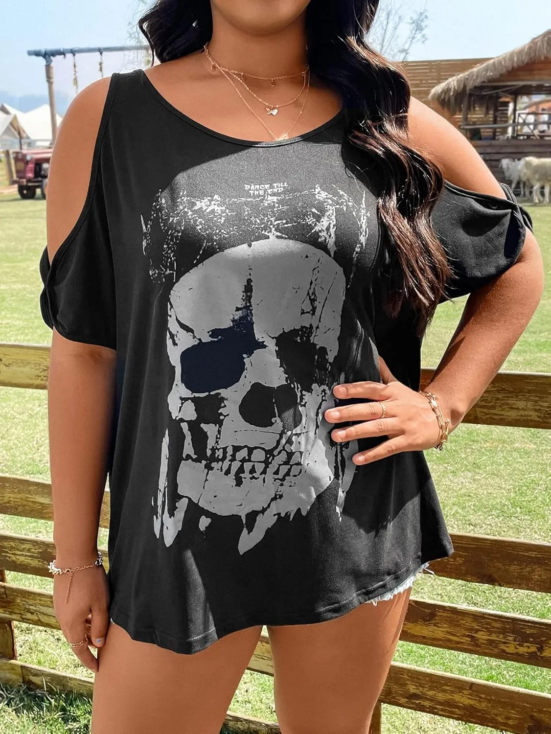 SOLY HUX Women's Plus Size Graphic Tees Skull Print Cold Shoulder Short Sleeve Summer T Shirt Tops